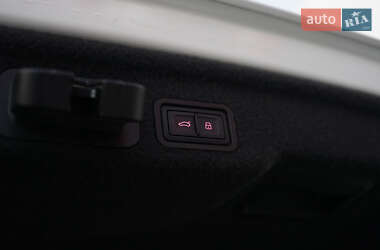 Седан Audi A8 2014 в Львове