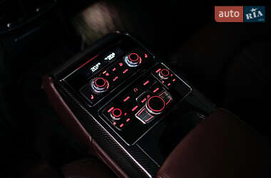 Седан Audi A8 2014 в Львове