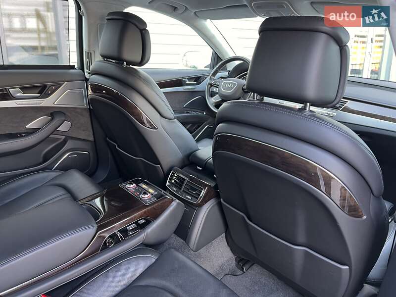 Седан Audi A8 2011 в Києві