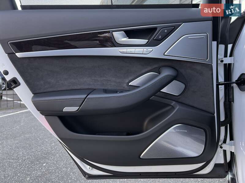 Седан Audi A8 2011 в Києві
