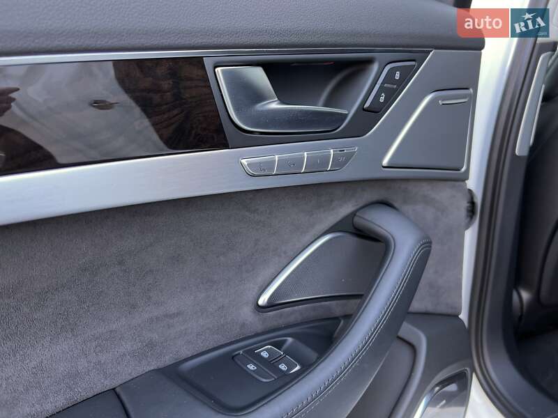 Седан Audi A8 2011 в Києві