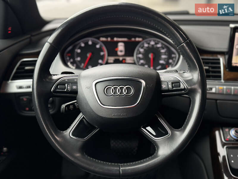 Седан Audi A8 2015 в Киеве