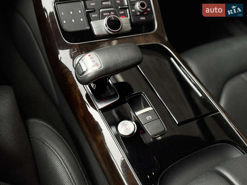 Седан Audi A8 2015 в Києві
