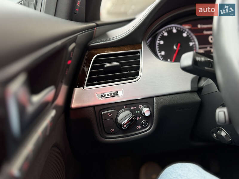 Седан Audi A8 2015 в Киеве