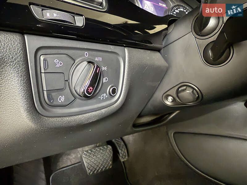 Седан Audi A8 2012 в Николаеве