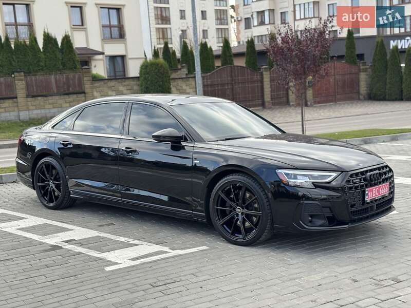 Седан Audi A8 2024 в Ровно