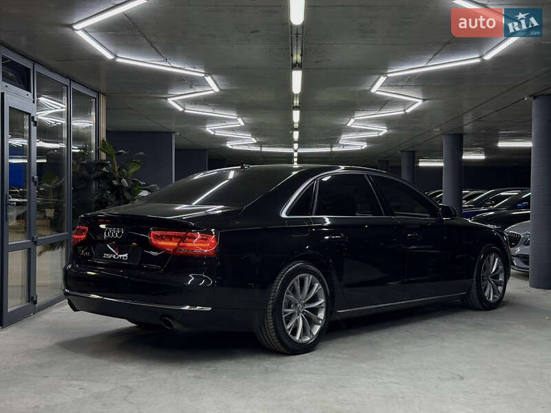 Седан Audi A8 2013 в Одессе
