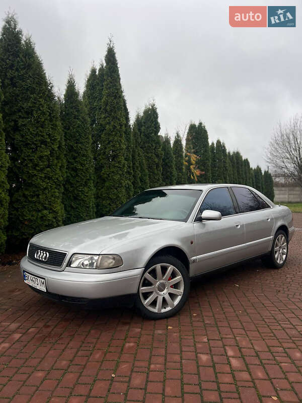 Седан Audi A8 1995 в Костополе