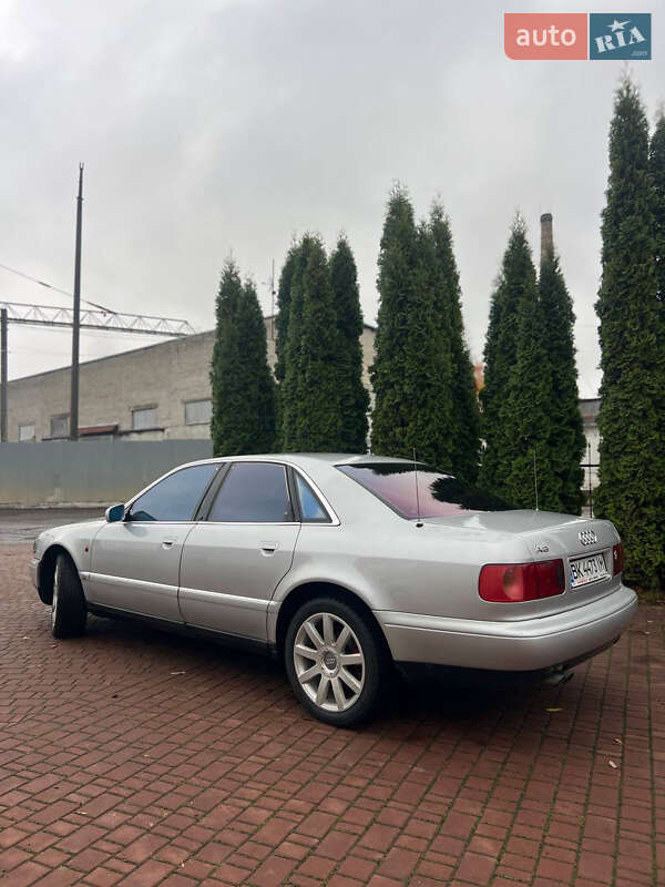 Седан Audi A8 1995 в Костополе