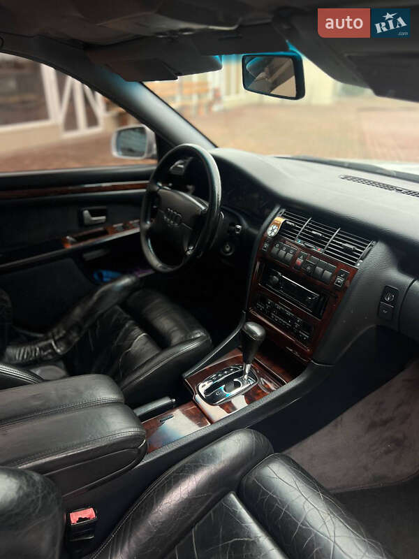 Седан Audi A8 1995 в Костополе