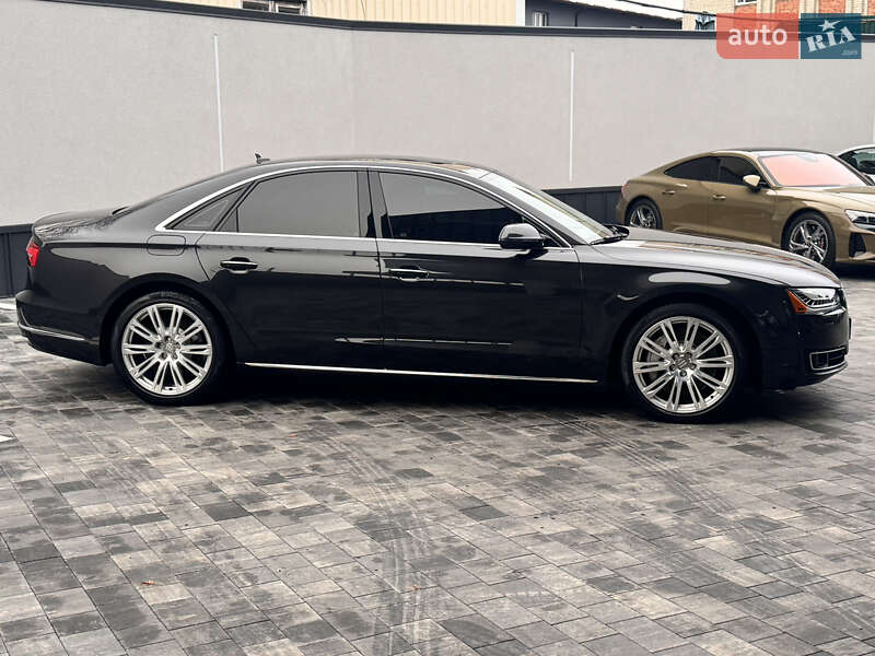Седан Audi A8 2015 в Костополе