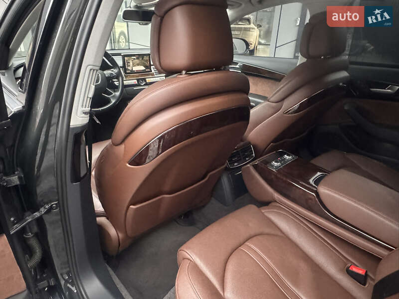 Седан Audi A8 2015 в Костополе