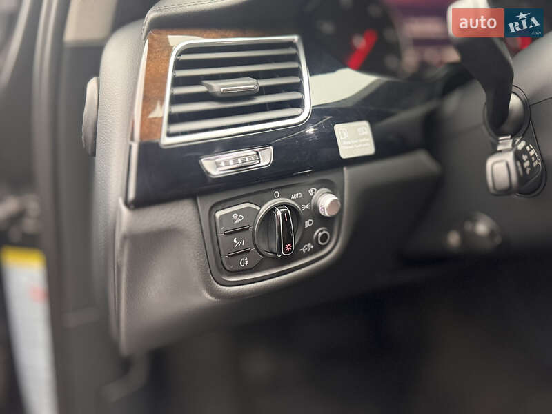 Седан Audi A8 2015 в Костополе