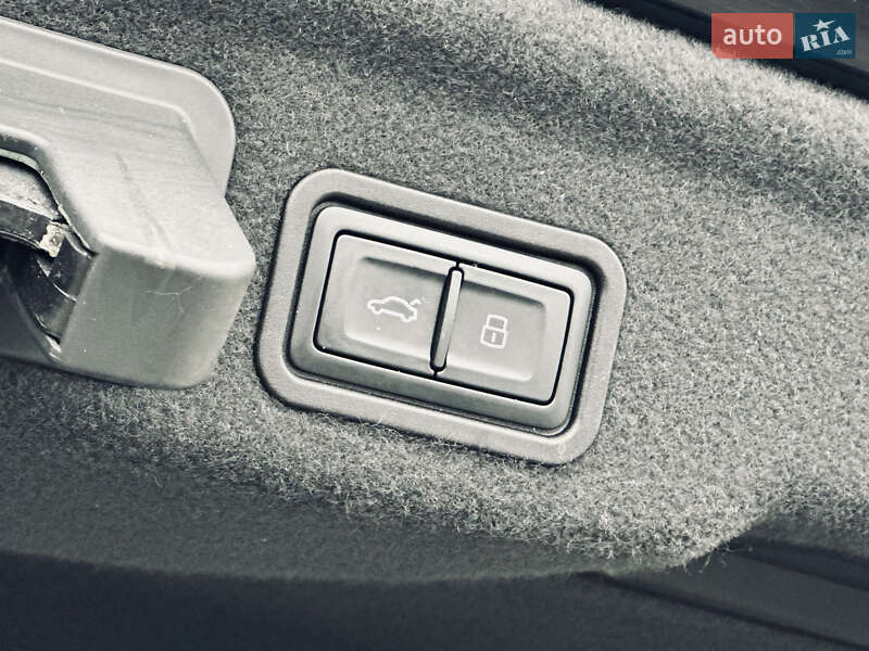 Седан Audi A8 2015 в Кременчуге