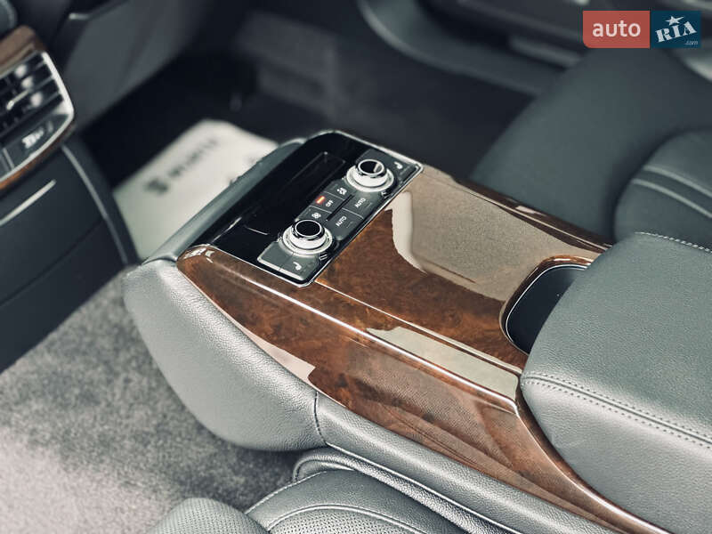 Седан Audi A8 2015 в Кременчуге