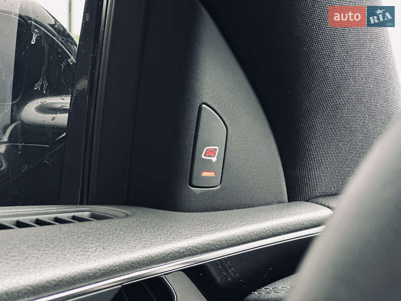 Седан Audi A8 2015 в Кременчуге