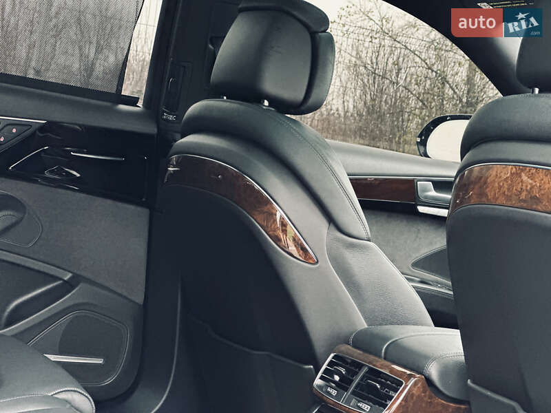 Седан Audi A8 2015 в Кременчуге