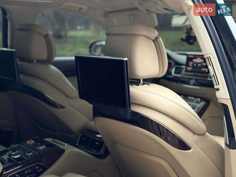 Седан Audi A8 2011 в Ивано-Франковске