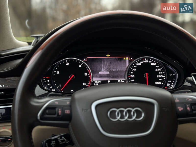 Седан Audi A8 2011 в Ивано-Франковске