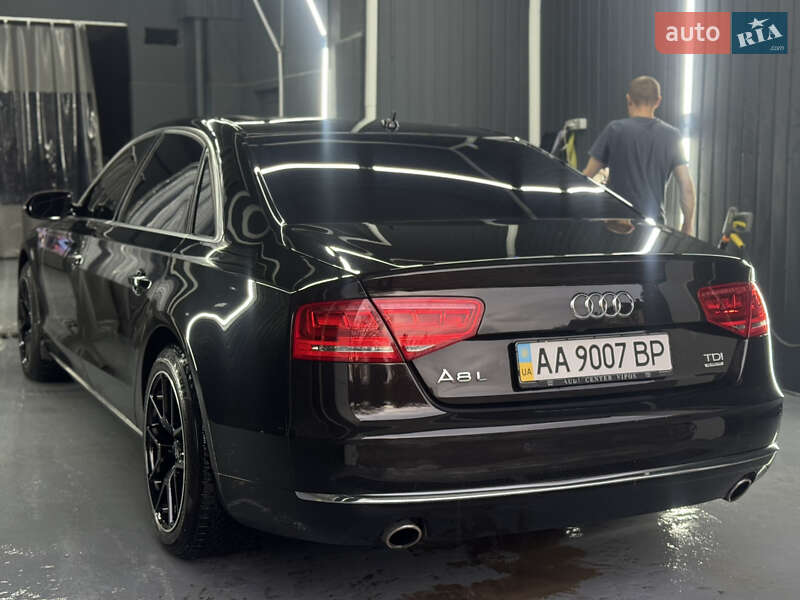 Седан Audi A8 2011 в Ивано-Франковске