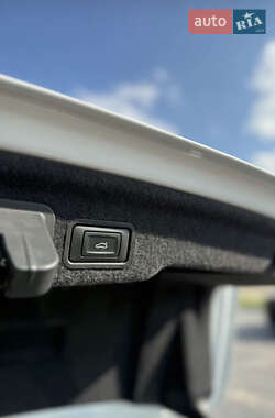 Седан Audi A8 2013 в Киеве