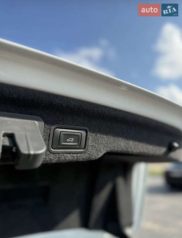 Седан Audi A8 2013 в Киеве фото 28 Седан Audi A8 2013 в Киеве