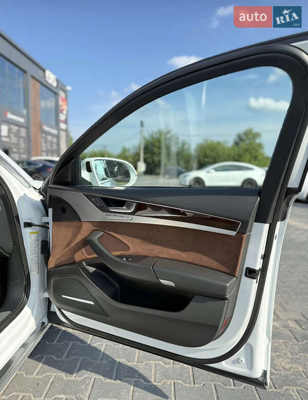 Седан Audi A8 2013 в Киеве фото 25 Седан Audi A8 2013 в Киеве