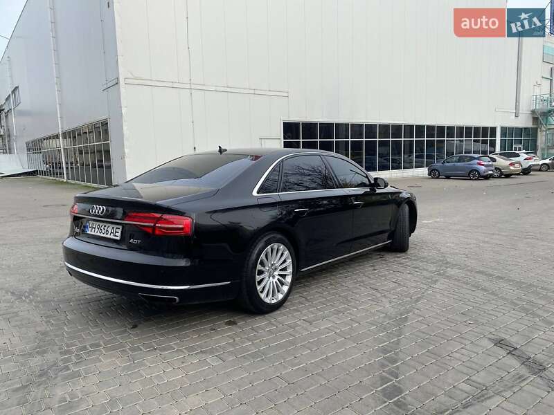 Седан Audi A8 2015 в Одесі