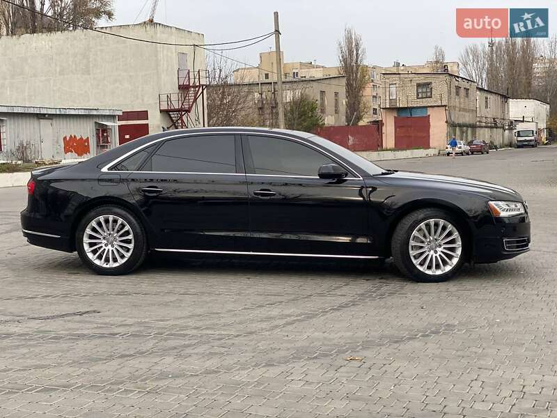 Седан Audi A8 2015 в Одесі