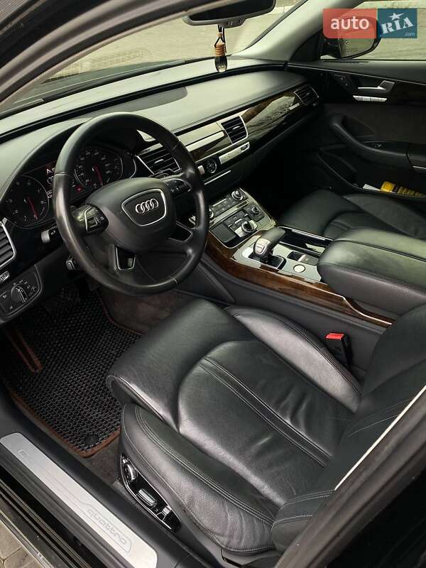 Седан Audi A8 2015 в Одесі