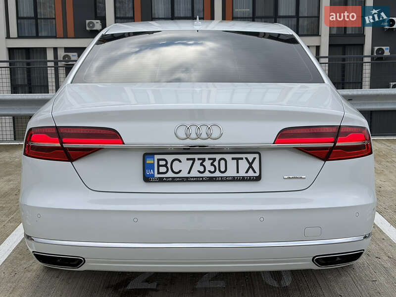 Седан Audi A8 2015 в Мукачево