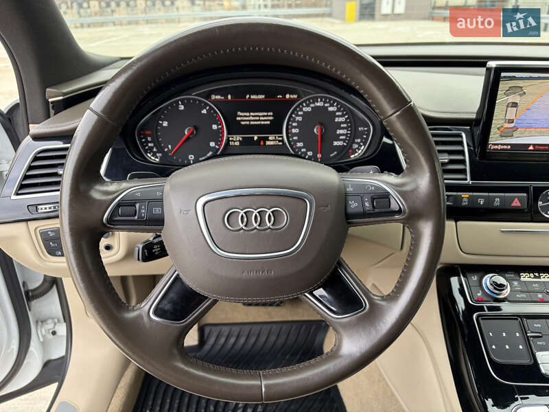 Седан Audi A8 2015 в Мукачево