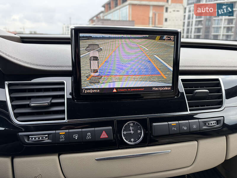 Седан Audi A8 2015 в Мукачево