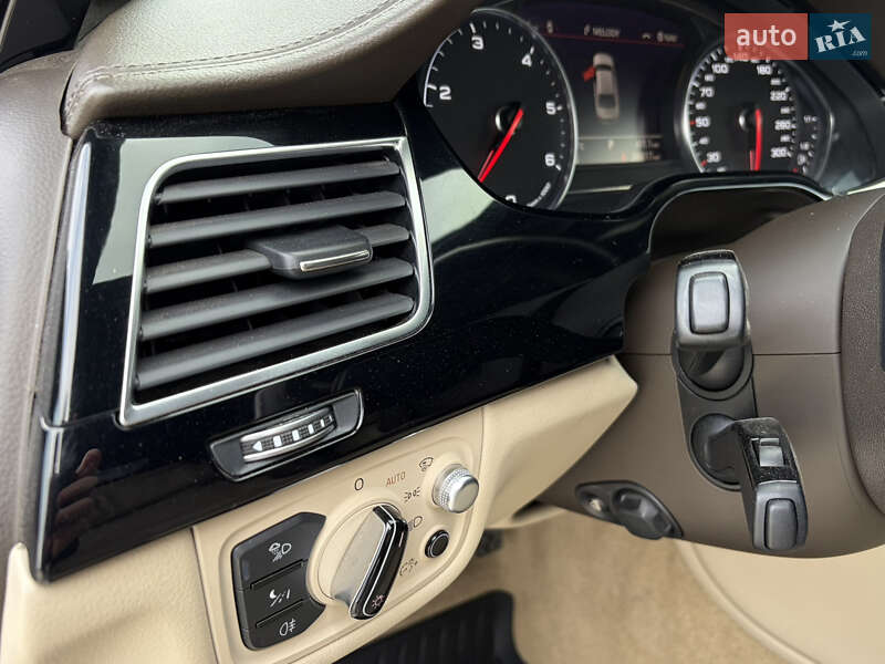 Седан Audi A8 2015 в Мукачево