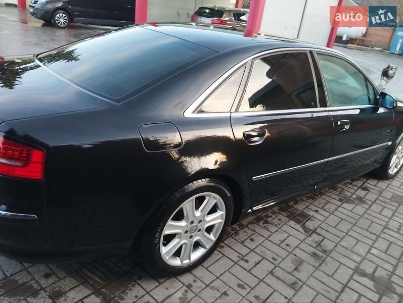 Седан Audi A8 2006 в Ровно