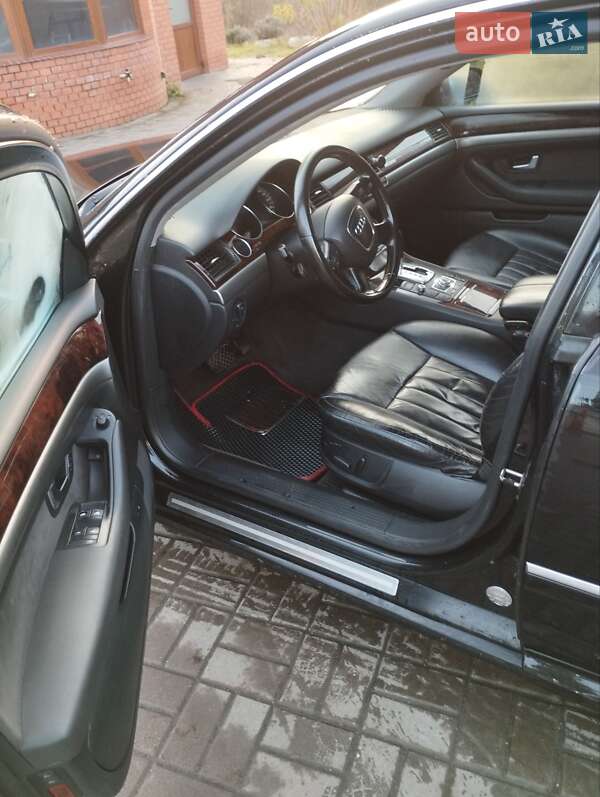 Седан Audi A8 2006 в Ровно