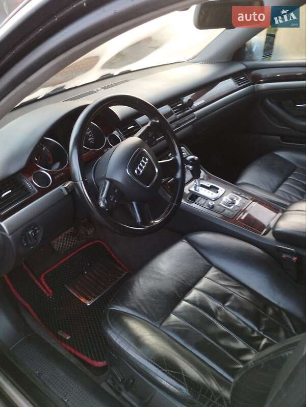 Седан Audi A8 2006 в Ровно