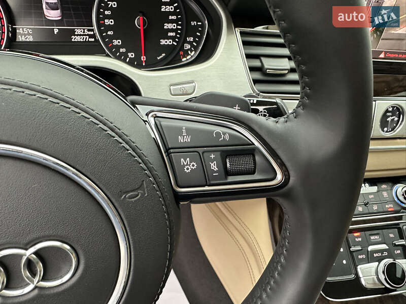 Седан Audi A8 2011 в Киеве