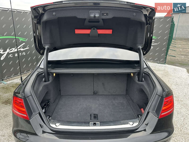 Седан Audi A8 2011 в Киеве