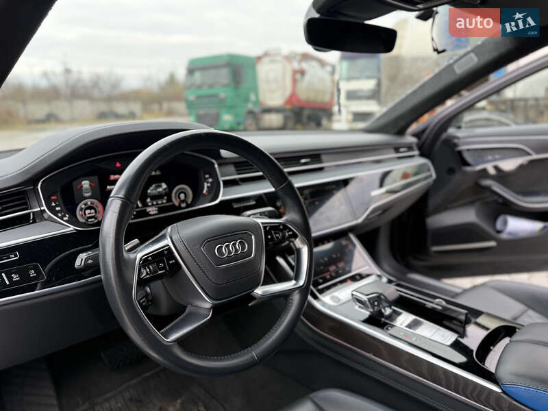 Седан Audi A8 2021 в Львові