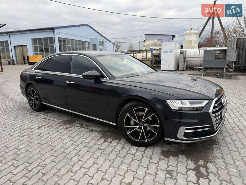 Седан Audi A8 2021 в Львові