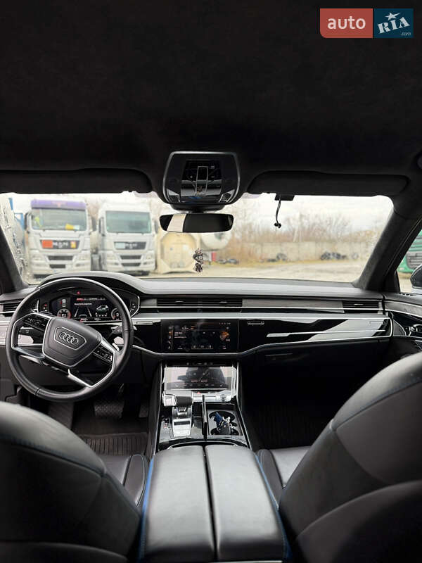 Седан Audi A8 2021 в Львові