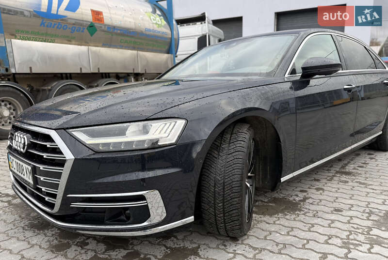 Седан Audi A8 2021 в Львові