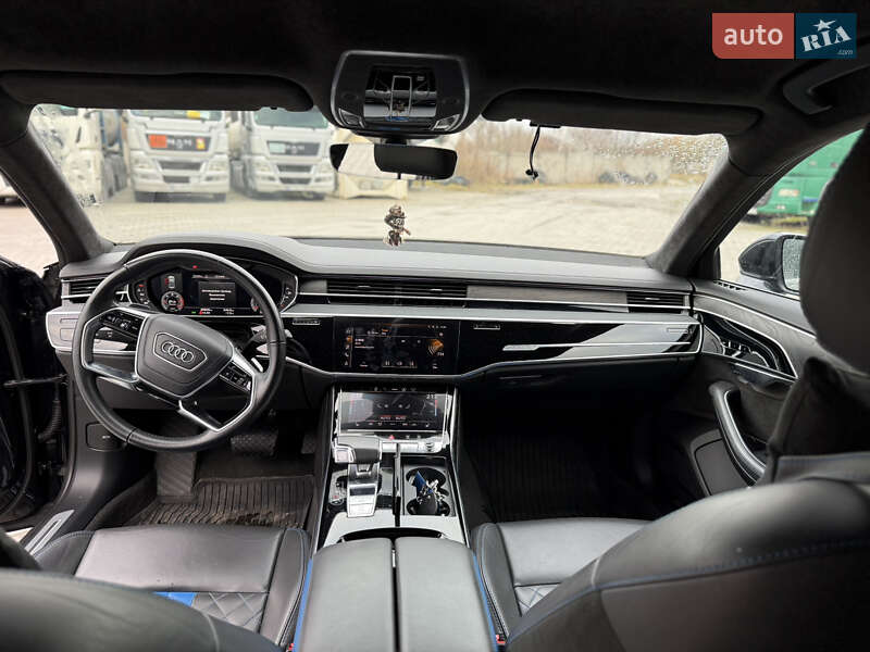 Седан Audi A8 2021 в Львові