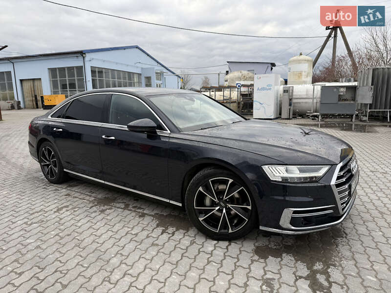Седан Audi A8 2021 в Львові