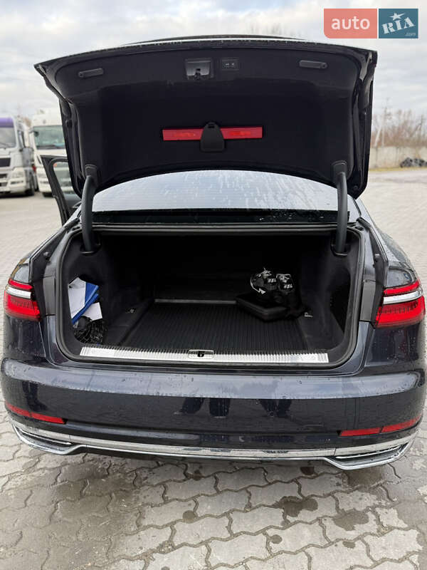Седан Audi A8 2021 в Львові