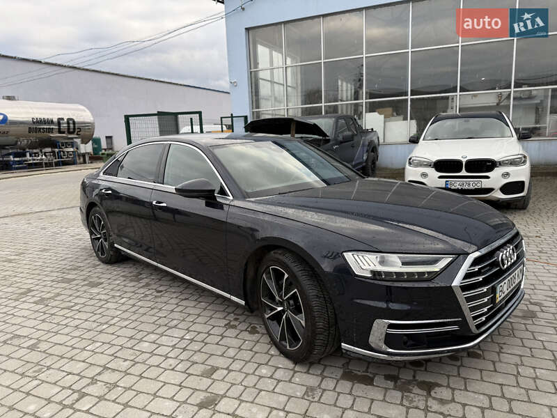 Седан Audi A8 2021 в Львові