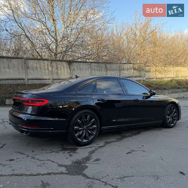 Седан Audi A8 2018 в Рівному