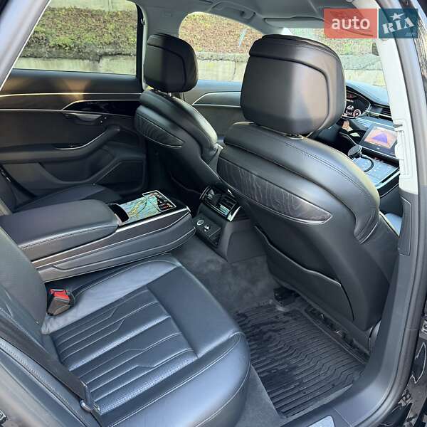 Седан Audi A8 2018 в Рівному