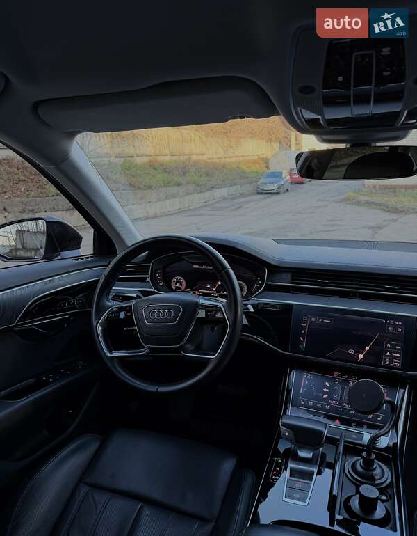 Седан Audi A8 2018 в Рівному